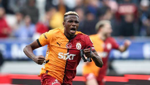 米体：奥斯梅恩交易已完成，那不勒斯要求其两年内不得重返意甲