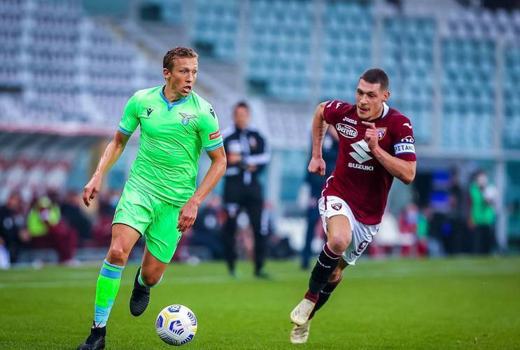 沃尔夫斯堡主场困局，莱比锡伤兵满营，两队争夺德甲第六轮关键战。